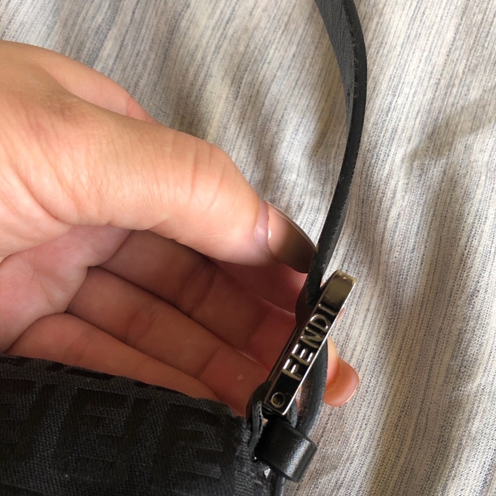 ⚡️AUTHENTIC 90s VTG FENDI ZUCCA BAGUETTE!⚡️ - Picture 4 of 6
